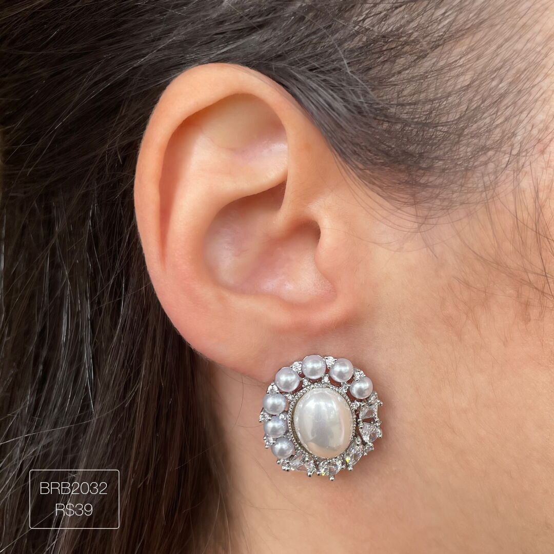 Brinco Oval de Pérola c/ 5 Cristais Formatos Cravejado Cristal Prateado